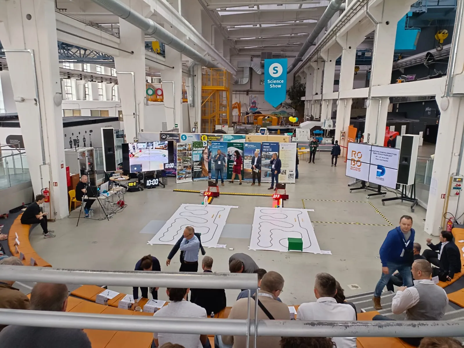 Hala súťaže RoboVehicle 2025 v Plzni