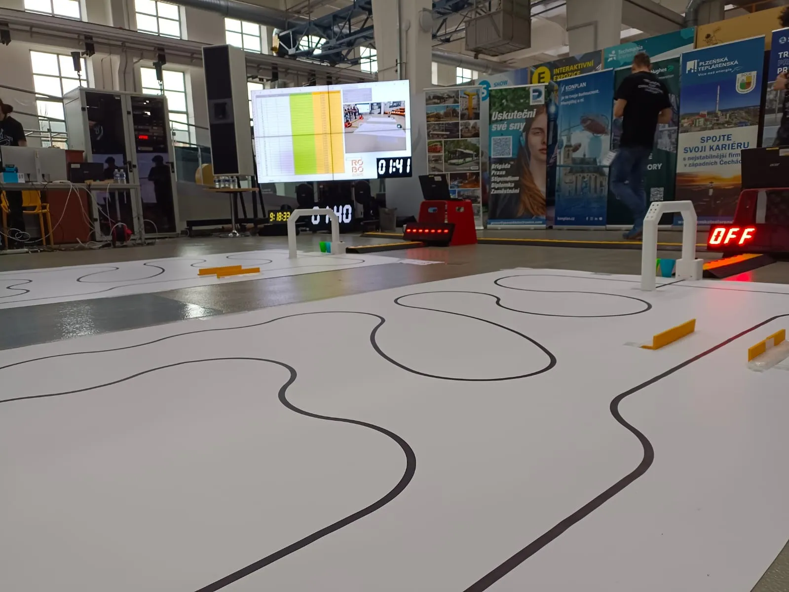 Trať pre robotov sledujúcich čiaru na súťaži ROBO 2025