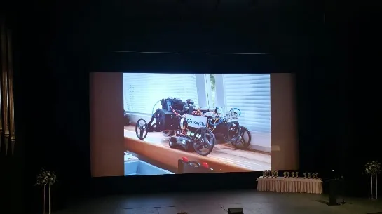 Auto na projekcii počas SOČ